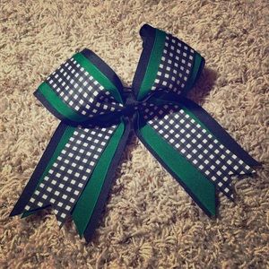 Cheerleading clasp hair bow